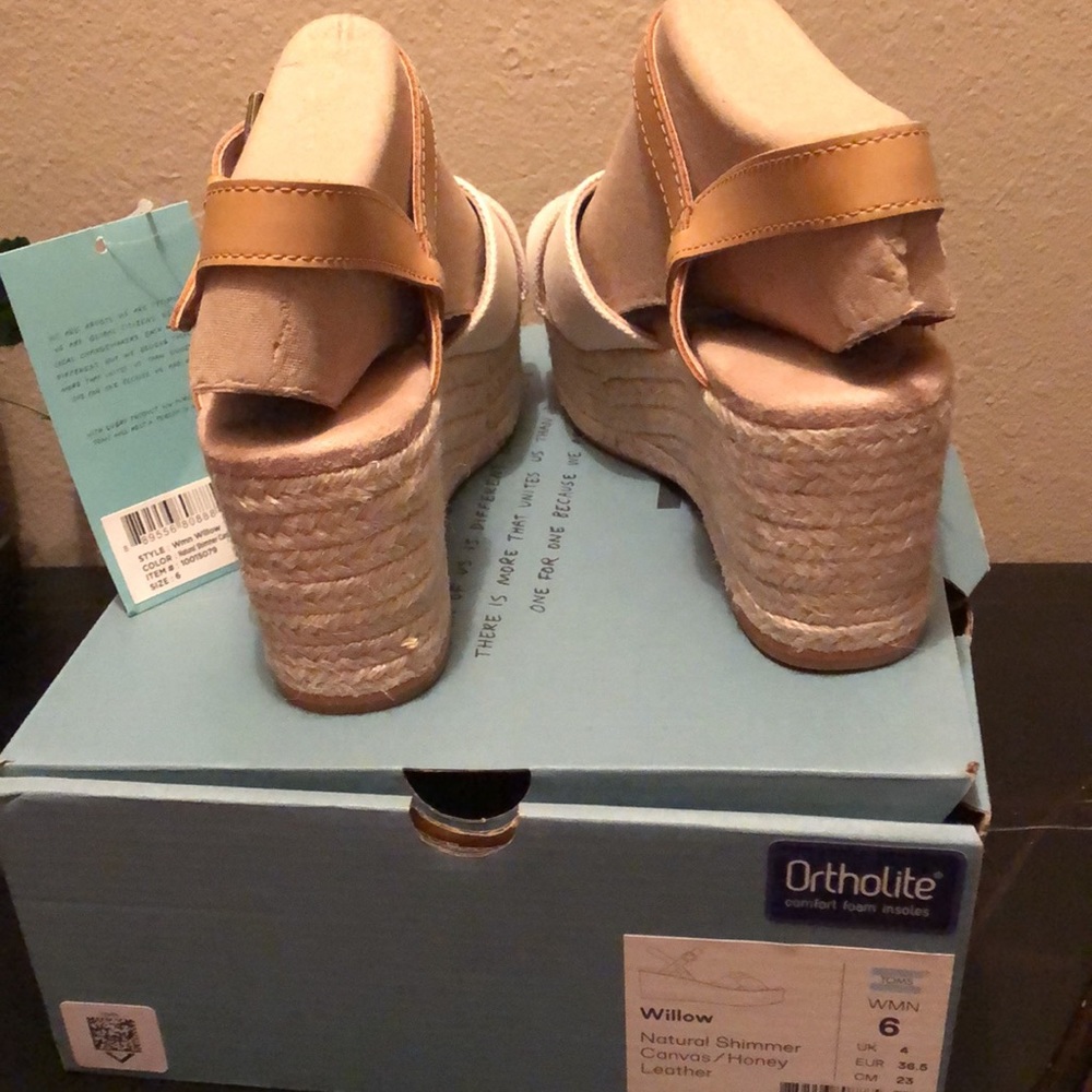 Tom’s shoes - Picture 3 of 4